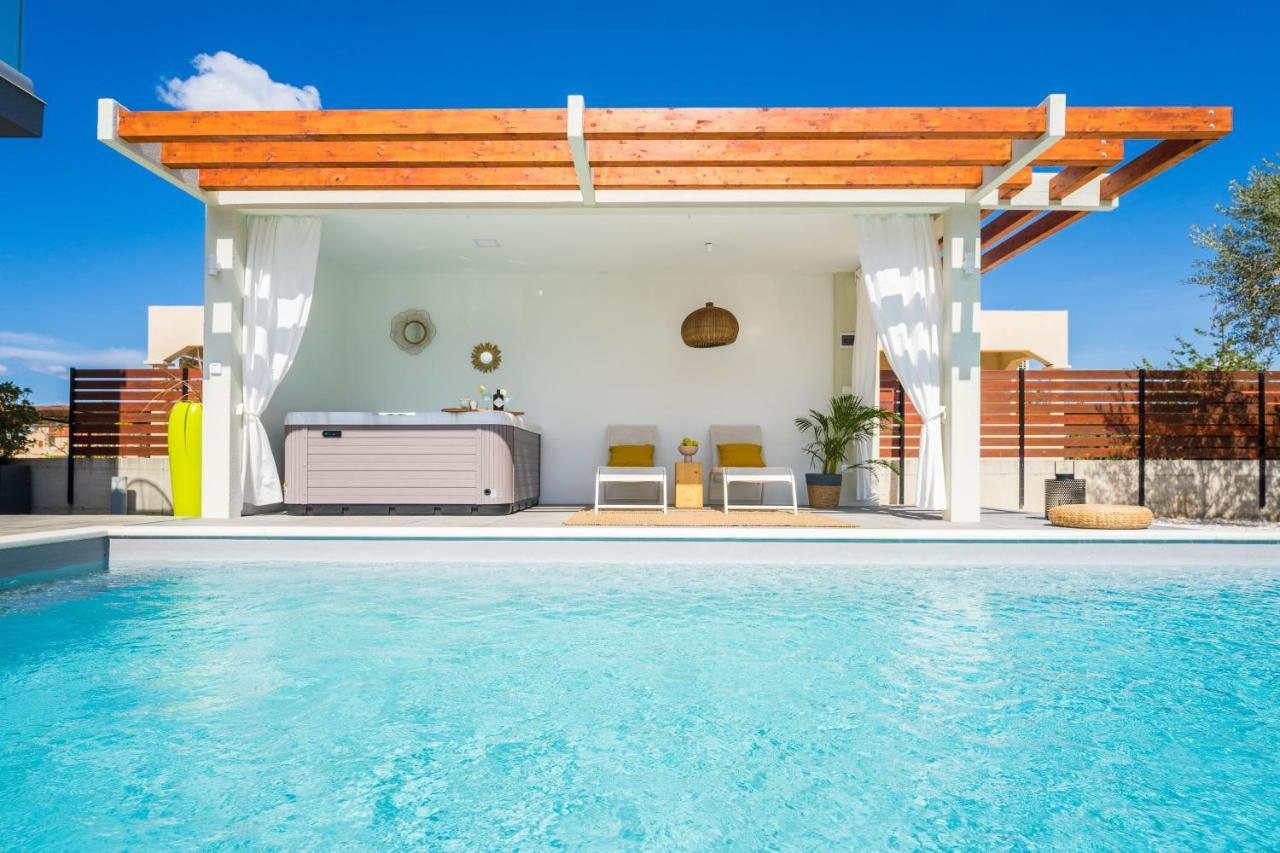 Villa Olea With Heated Pool And Jacuzzi Sukosan Exterior photo
